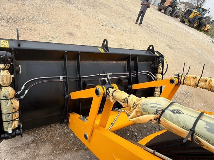 2024-jcb-3cx-image-15