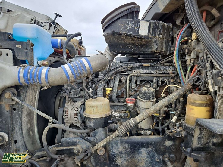 2015-peterbilt-567-image-14