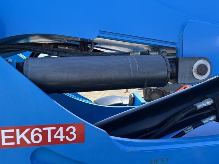 2019-genie-gth844-image-42