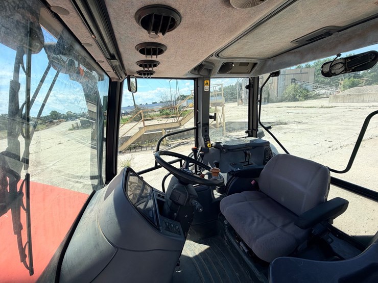 2000-new-holland-ts100-image-57
