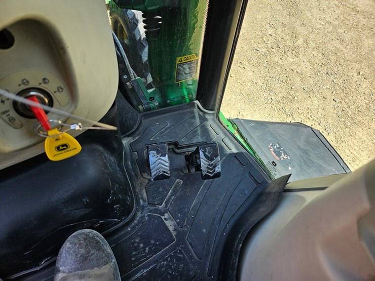 john-deere-3520-image-32