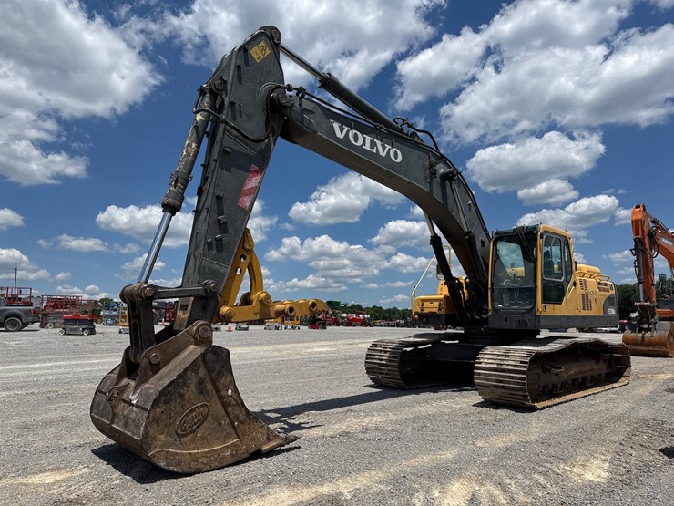 volvo-ec330b-lc-image-1