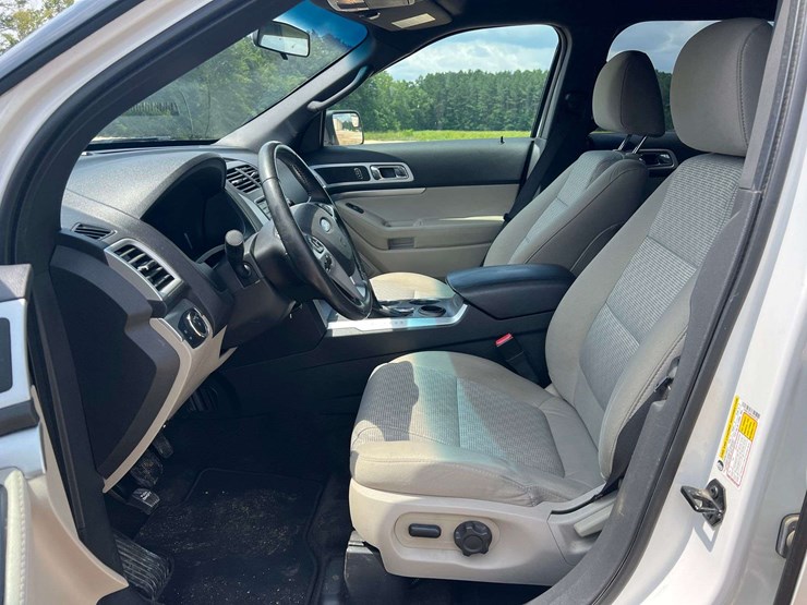 2012-ford-explorer-image-10