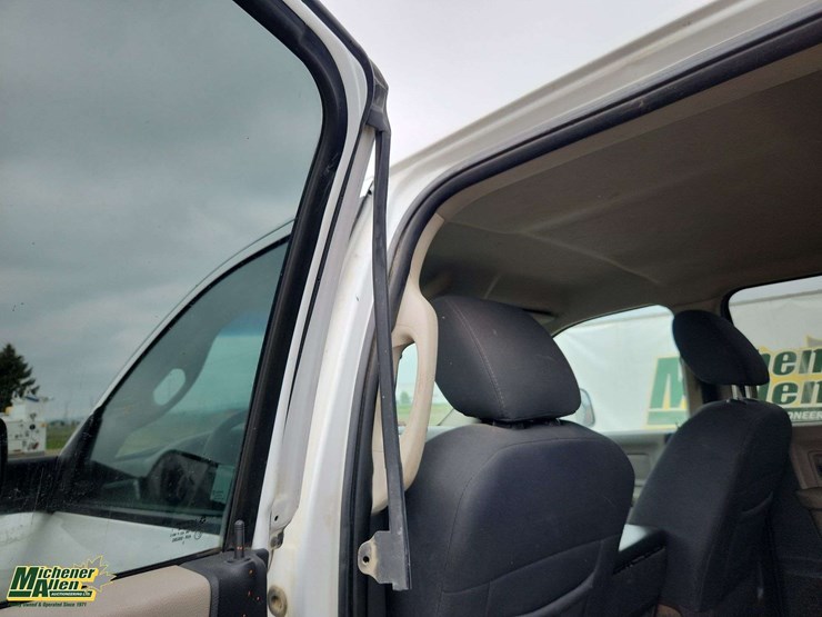 2011-dodge-3500-image-48