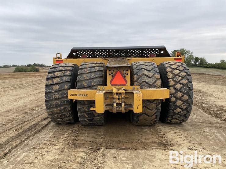 2020-deere-2412e-image-6