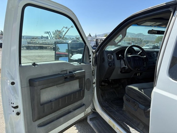 2011-ford-f550-image-14