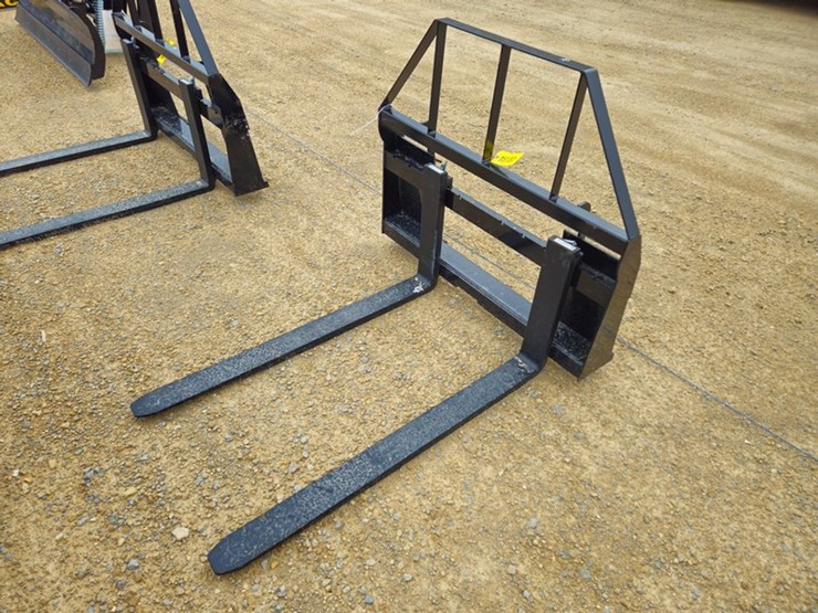 #5137-•-2026-mower-king-sa-48"-pallet-fork-image-1
