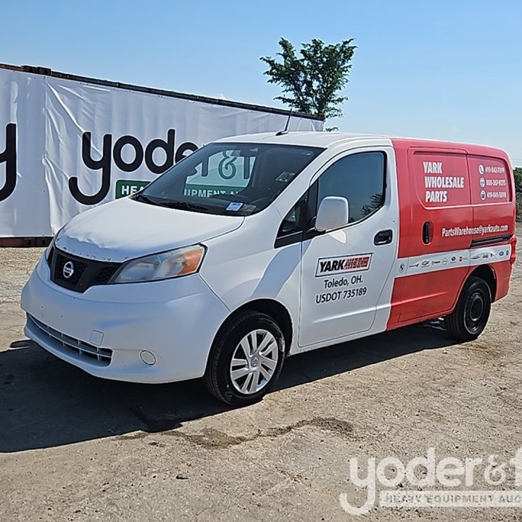 2017 NISSAN NV200