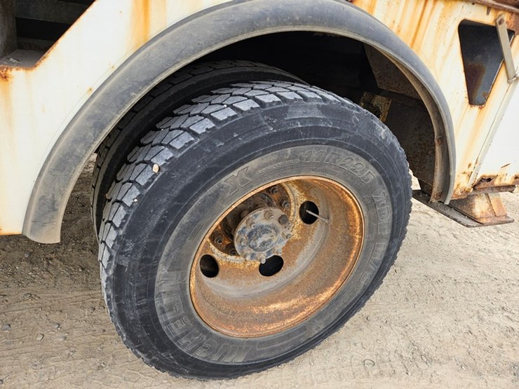 2005-international-durastar-4300-image-61