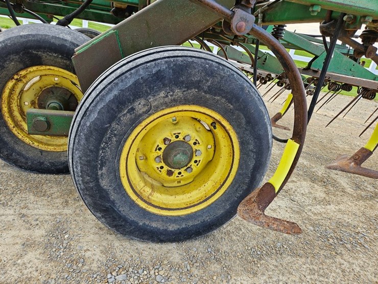 john-deere-28-image-41