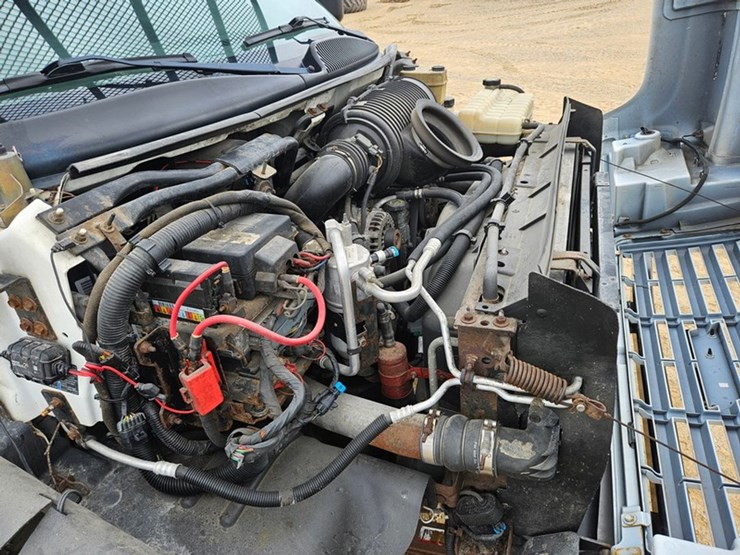 2003-gmc-5500-image-32