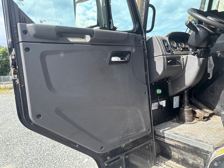 #5-•-2018-peterbilt-mammoth-front-loader-image-43