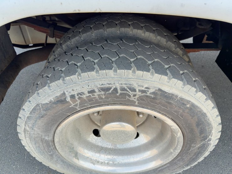 2002-ford-f450-xl-image-9