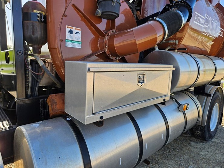 2001-vactor-2100-image-49