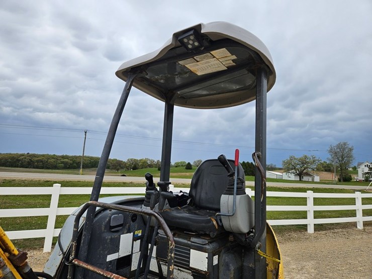 new-holland-e35sr-image-34