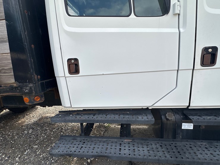 2003-freightliner-fl80-image-13