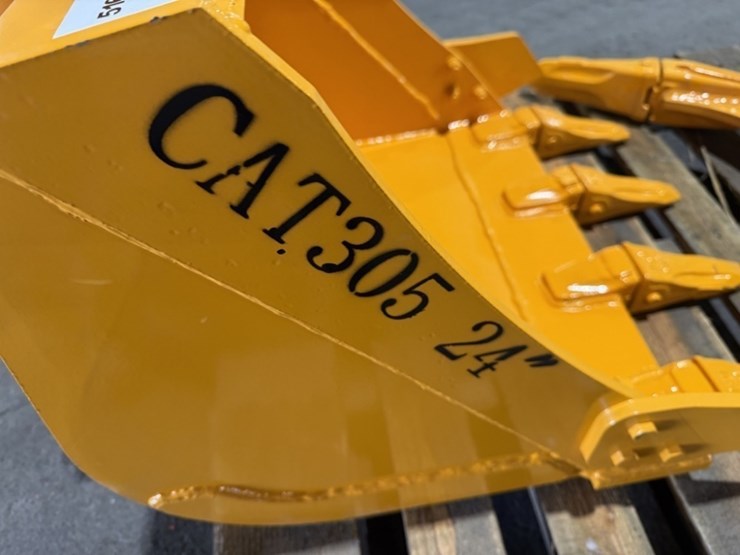 2026-caterpillar-305-image-5