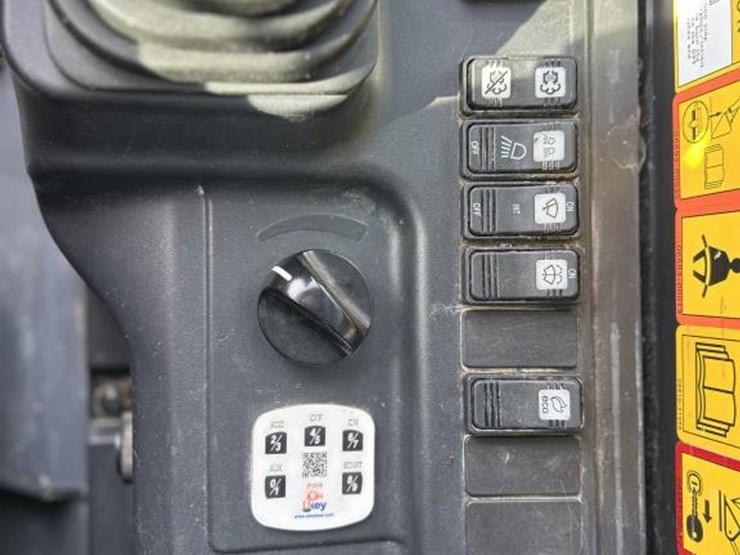 2024-takeuchi-tl10v2-image-23