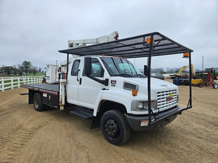 2003-gmc-5500-image-7