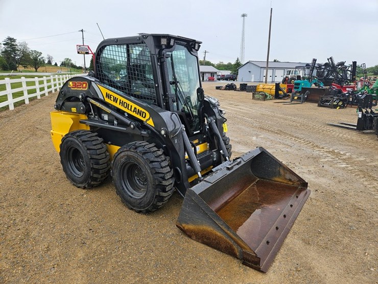 new-holland-l320-image-7