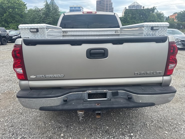 2003-chevrolet-1500-image-17