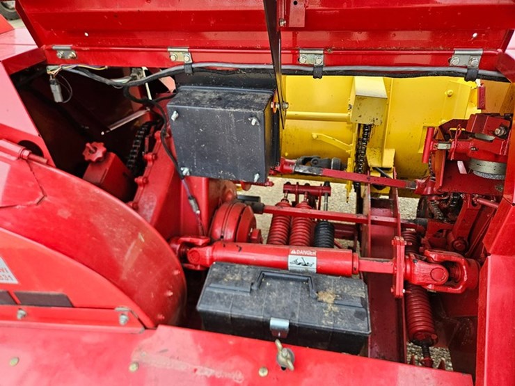 new-holland-fp240-image-27