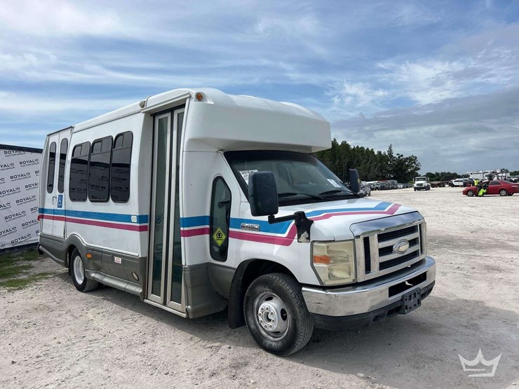 2015-ford-e450-image-2