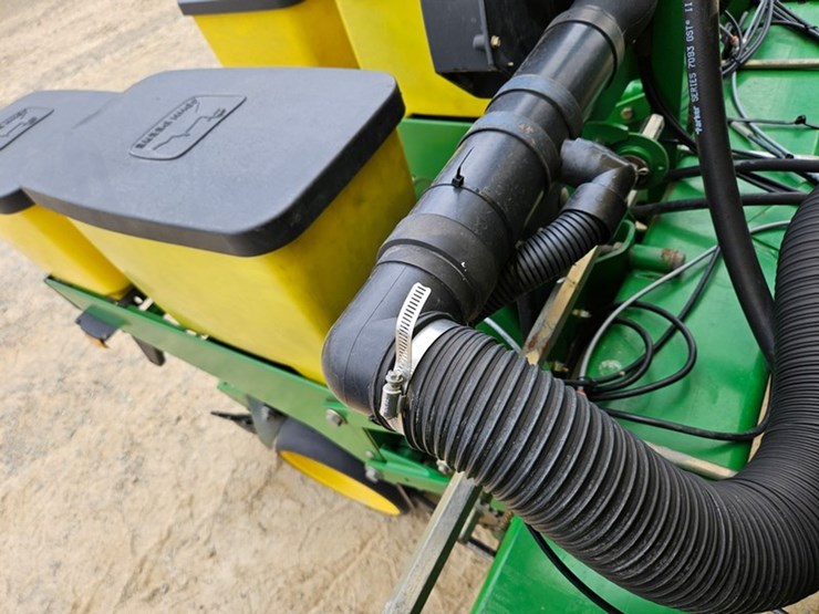 john-deere-7200-image-70