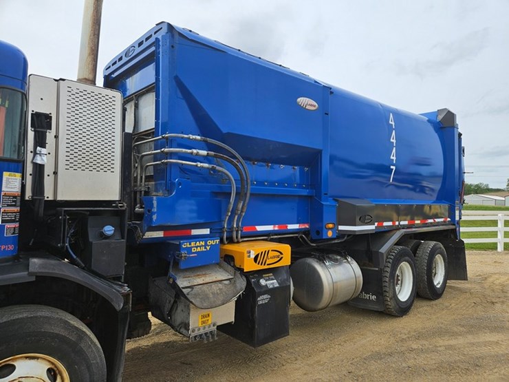 #5222-•-2015-peterbilt-garbage-truck-image-29