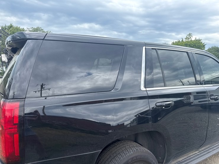 2017-chevrolet-tahoe-image-23