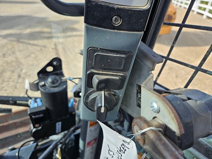 new-holland-l218-image-28