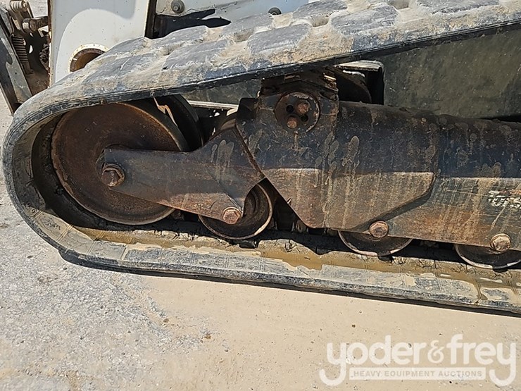 2021-bobcat-t870-image-18