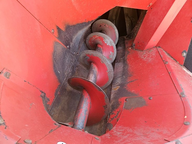 new-holland-f62b-image-16