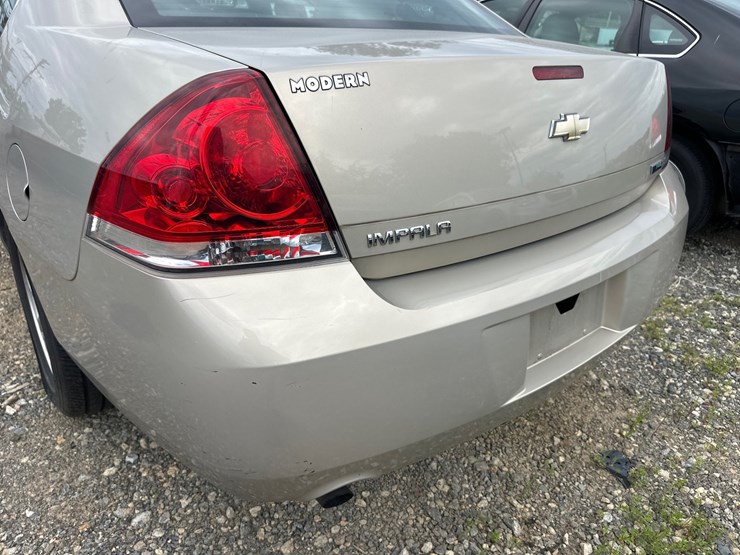 #37-•-2012-chevy-impala-image-19