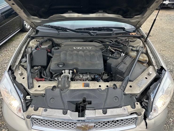 #37-•-2012-chevy-impala-image-29