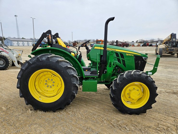 2024-john-deere-5067e-image-6
