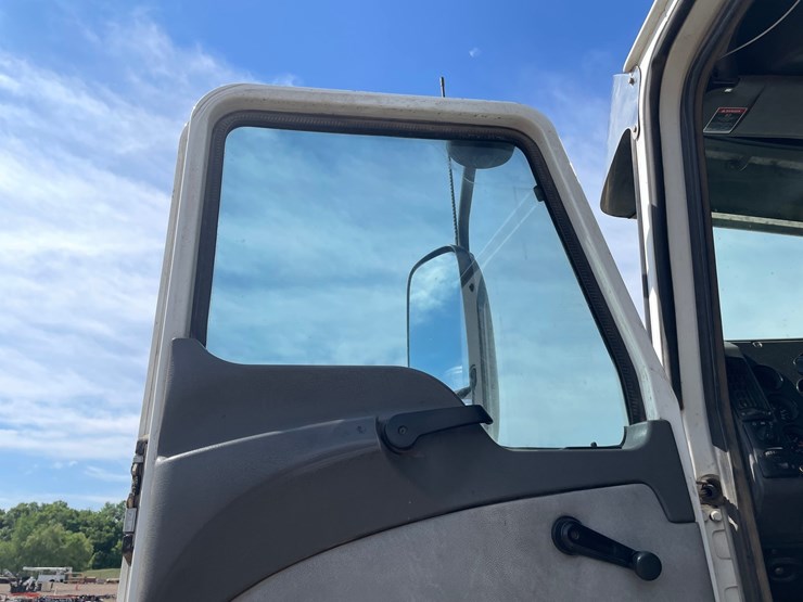 #1330-•-2012-mack-pinnacle-600-truck-tractor-(has-mn-title)-image-31