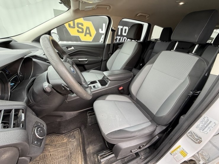 2017-ford-escape-se-image-22