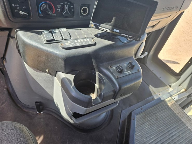 2012-ford-e350-image-25