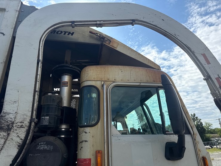 #5-•-2018-peterbilt-mammoth-front-loader-image-62