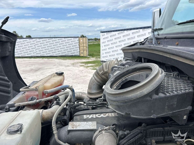 2019-peterbilt-579-image-9