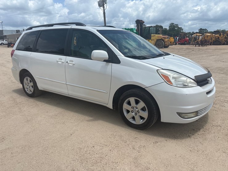 2003-toyota-sienna-image-2