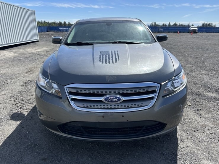 2012-ford-taurus-sel-sedan-image-8
