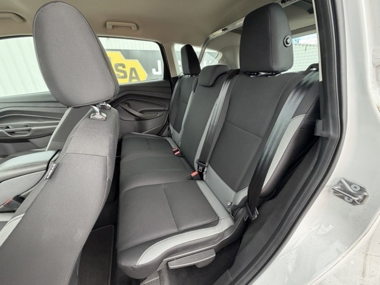 2015-ford-escape-image-21