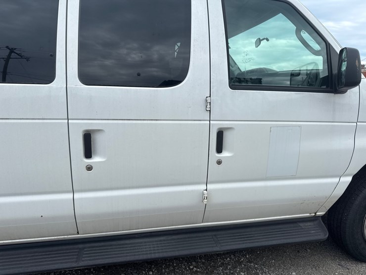 #24-•-2012-ford-van-image-21