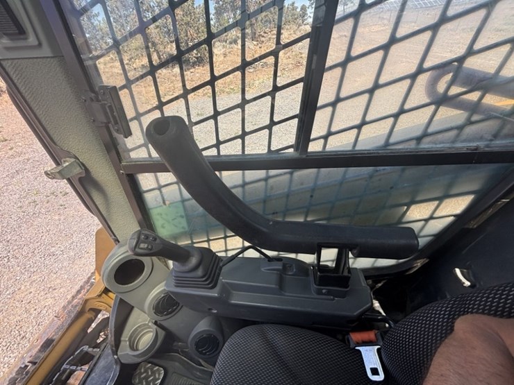 2019-caterpillar-259d3-image-24