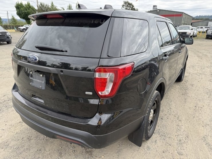 2017-ford-explorer-image-4