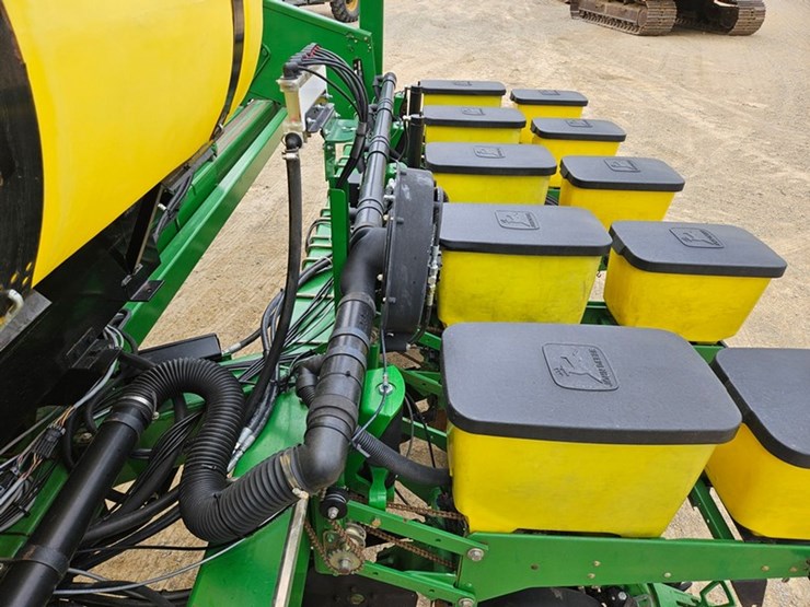 john-deere-7200-image-44