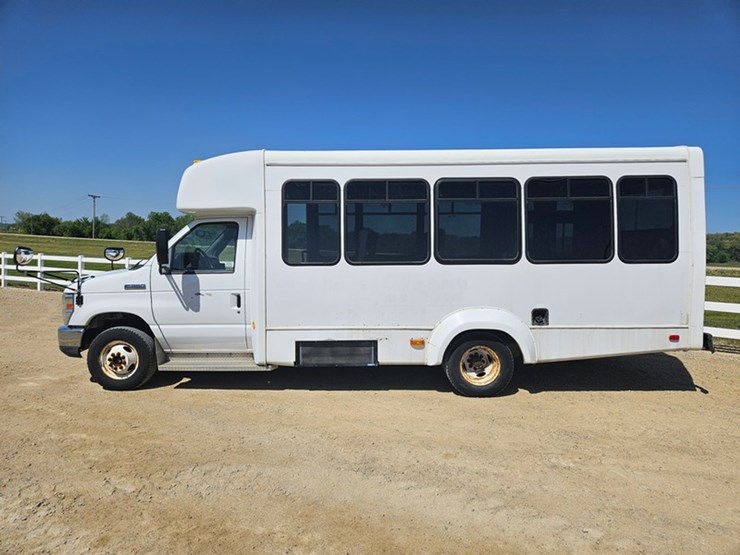 2012-ford-e350-image-2