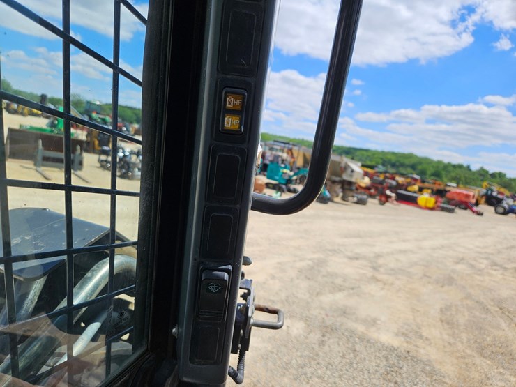 new-holland-c238-image-34